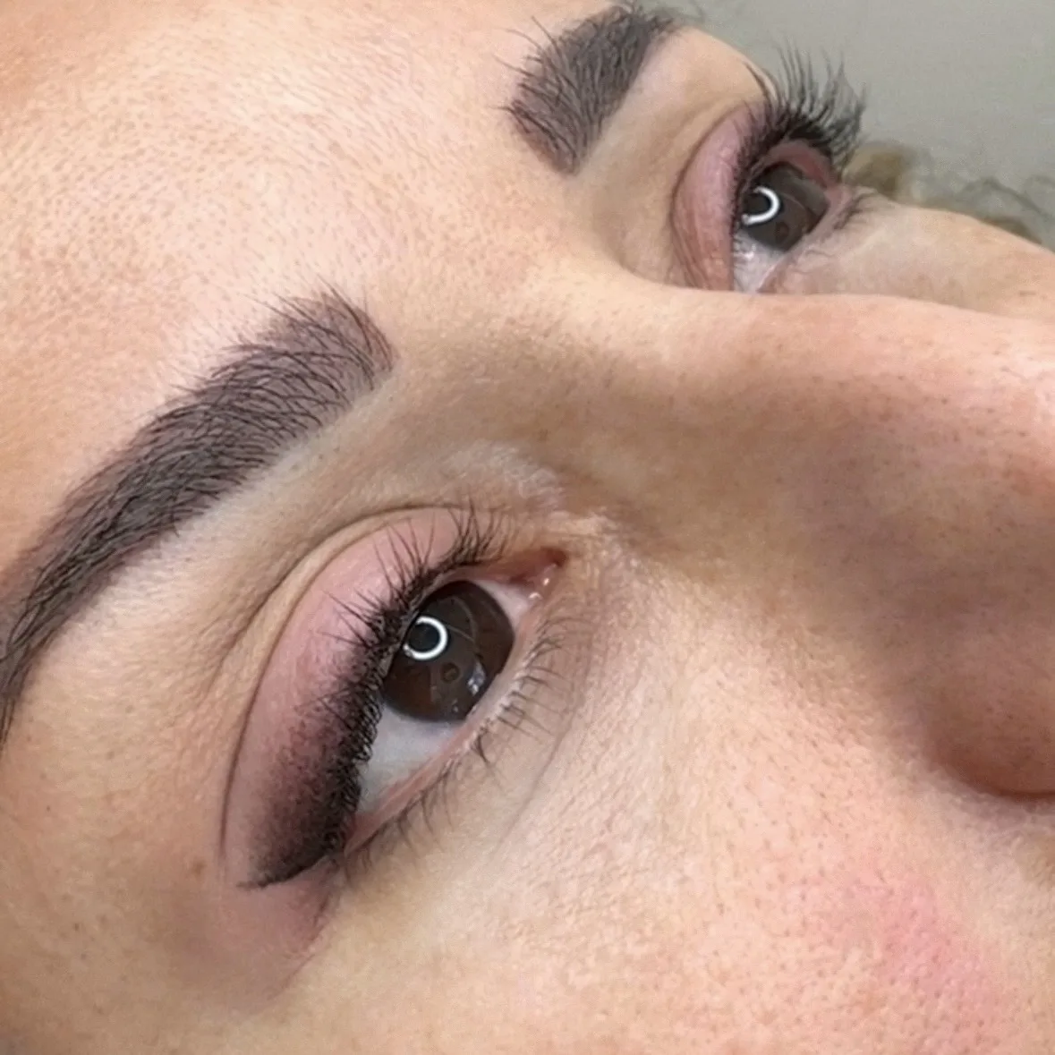 Eye liner poudre en maquillage permanent